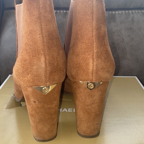 Light brown suede boots 3.5 inch heels - Picture 3 of 6